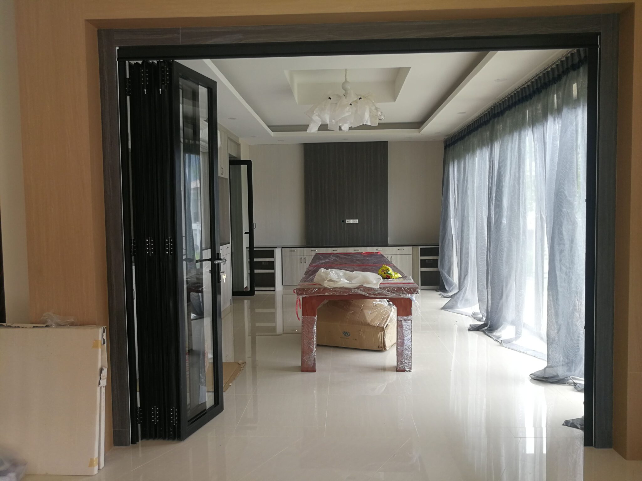 Bifold, Collapsible & Folding Door Singapore Metal & Glass